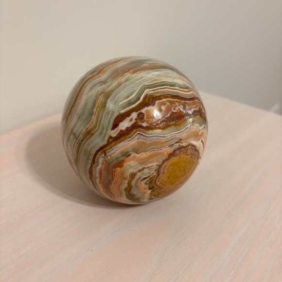 Large Onyx Sphere - Approx. 4" Diameter / 12" Circumference - Picture 2 of 7